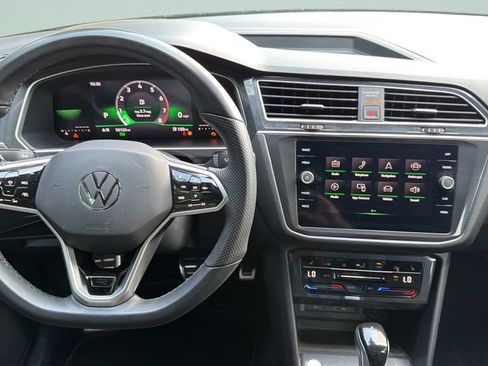 Used 2023 Volkswagen Tiguan SE R-Line FWD image 18