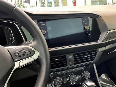 Used 2022 Volkswagen Jetta SEL image 6