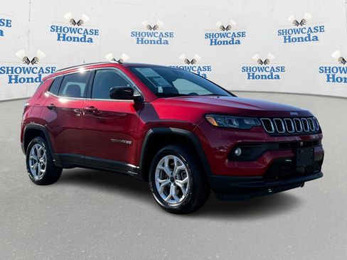 Used 2025 Jeep Compass Latitude image 10