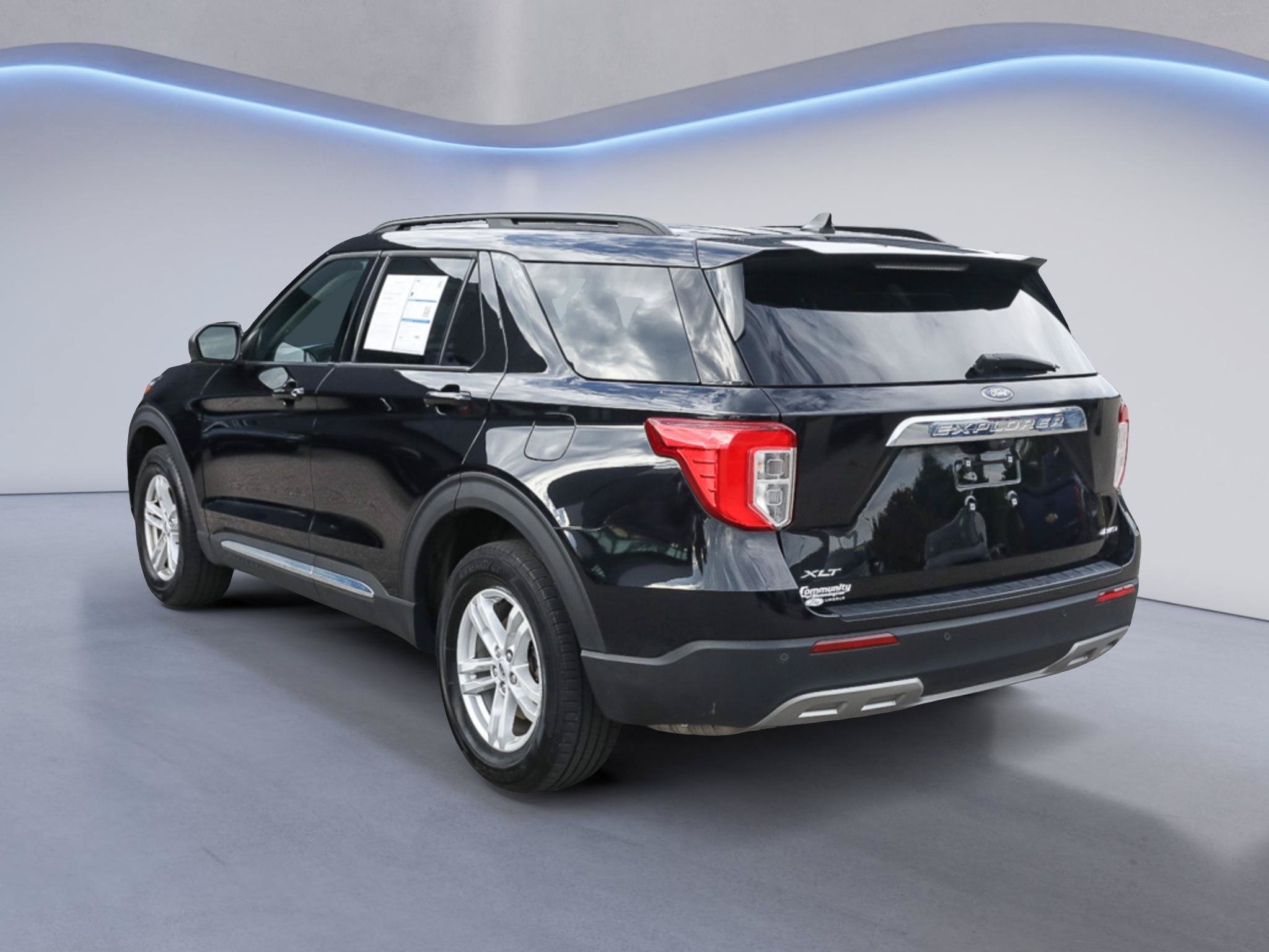 Certified 2023 Ford Explorer XLT w/ Equipment Group 202A AWD/4WD image 5