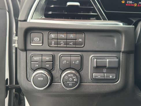Used 2025 Chevrolet Tahoe Z71 w/ Comfort Package AWD/4WD image 28