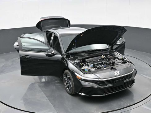 Certified 2025 Hyundai Elantra Sport w/ Cargo Package image 36
