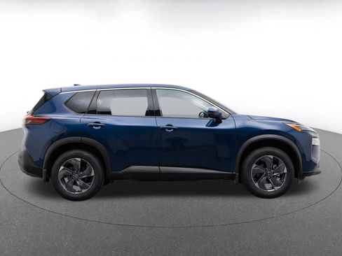 Used 2025 Nissan Rogue SV FWD image 14