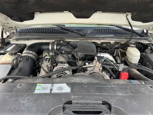 Used 2006 Chevrolet Silverado 2500 W/T w/ Skid Plate Package AWD/4WD image 13