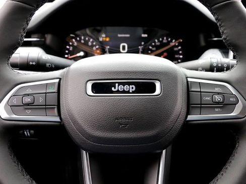 New 2026 Jeep Compass Latitude image 12