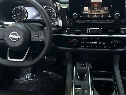 New 2025 Nissan Pathfinder SV image 16