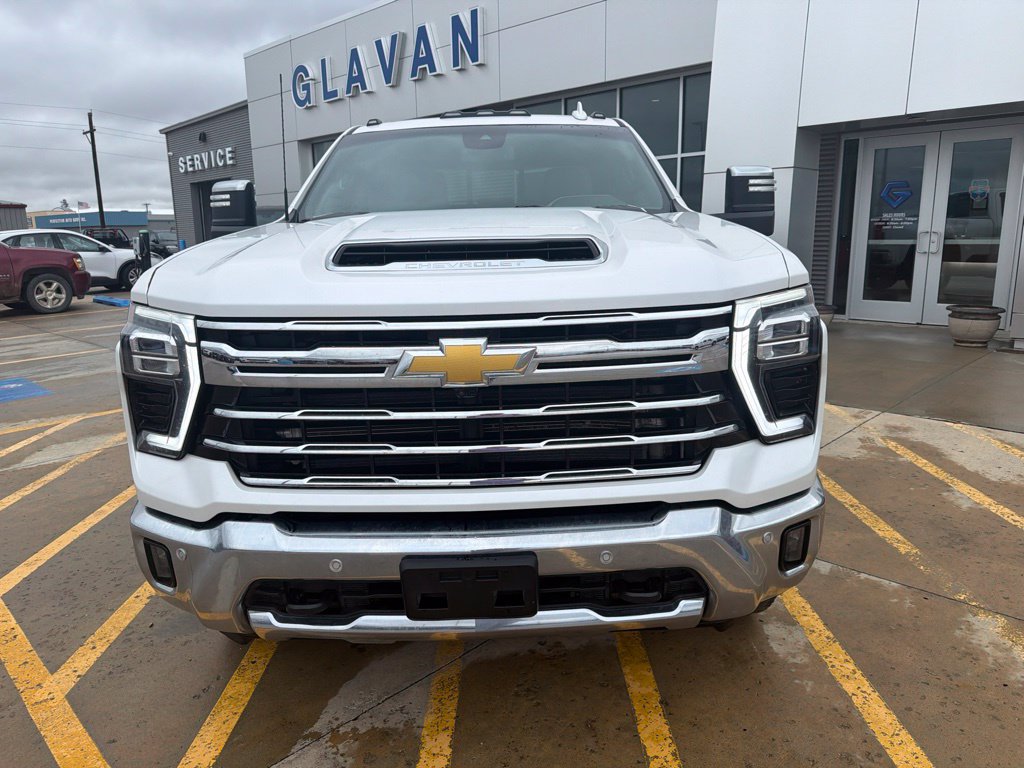 Used 2024 Chevrolet Silverado 2500 LTZ w/ LTZ Plus Package AWD/4WD image 2
