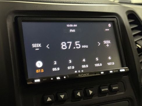 Used 2019 Jeep Cherokee Latitude Plus image 14