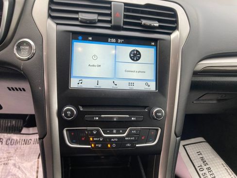 Used 2017 Ford Fusion SE w/ Fusion SE Technology Package image 22