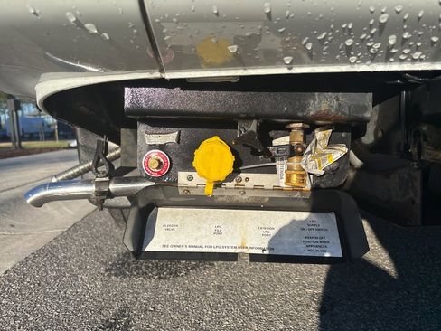 Used 2022 Mercedes-Benz Sprinter 144 Cargo image 17