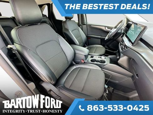 Used 2025 Ford Escape SE image 28