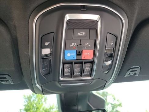 Used 2023 Jeep Wagoneer 4WD w/ Premium Group I image 16