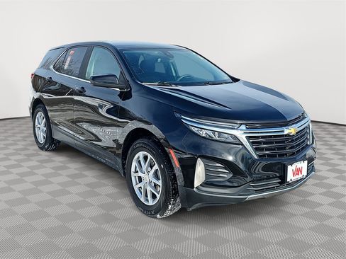 Used 2023 Chevrolet Equinox LT image 3