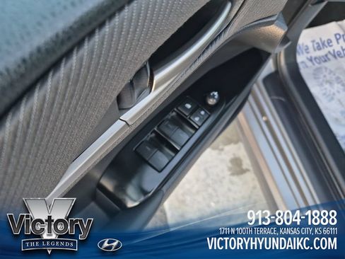 Used 2025 Toyota Camry SE FWD image 11