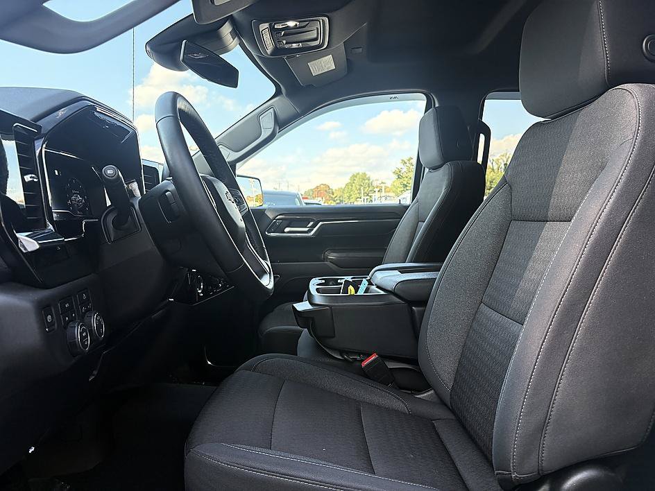 Used 2023 Chevrolet Silverado 1500 LT AWD/4WD image 9
