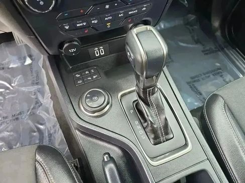 Used 2022 Ford Ranger Lariat w/ Tremor Off-Road Package image 18