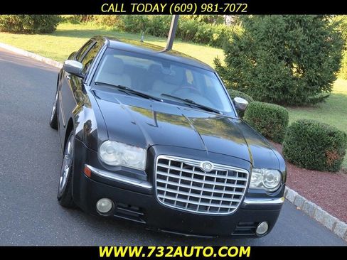 Used 2008 Chrysler 300 C w/ Protection Group II image 18