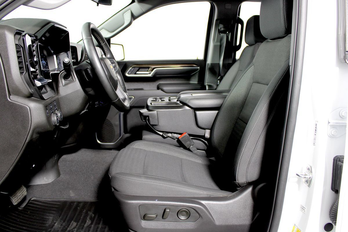Used 2025 Chevrolet Silverado 1500 LT AWD/4WD image 6
