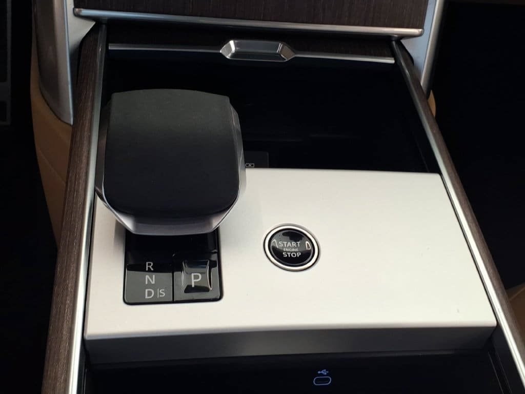 New 2025 Land Rover Range Rover SE AWD/4WD image 18