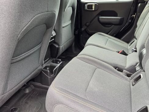 Used 2024 Jeep Gladiator Sport AWD/4WD image 8