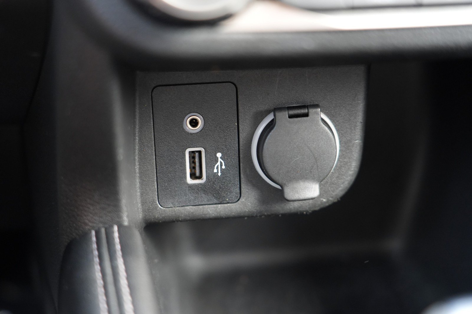 Used 2020 Nissan Kicks SR FWD image 24