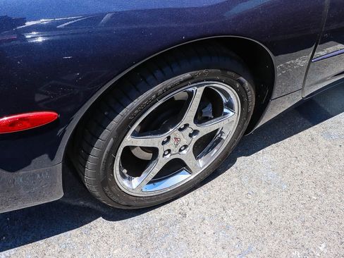 Used 2001 Chevrolet Corvette Convertible w/ Preferred Equipment Group2 RWD image 14