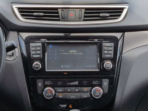 Used 2015 Nissan Rogue SV w/ SV Premium Package FWD image 18