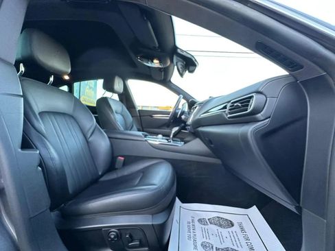 Used 2020 Maserati Levante image 12