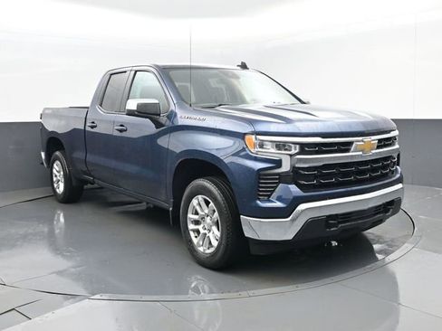 Used 2023 Chevrolet Silverado 1500 LT image 3