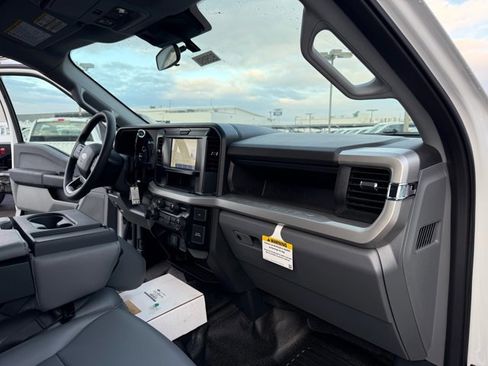 New 2025 Ford F550 4x4 SuperCab Super Duty image 27