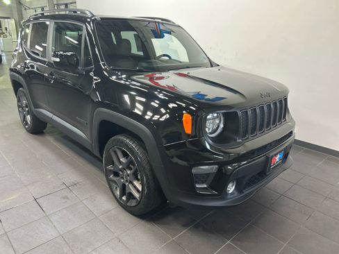 Used 2019 Jeep Renegade Limited w/ Quick Order Package 22P AWD/4WD image 2