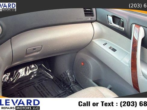 Used 2011 Toyota Highlander Limited w/ Tow Pkg AWD/4WD image 14