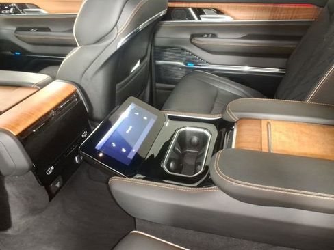 Used 2024 Jeep Grand Wagoneer L Series III w/ HD Trailer Tow Package image 10