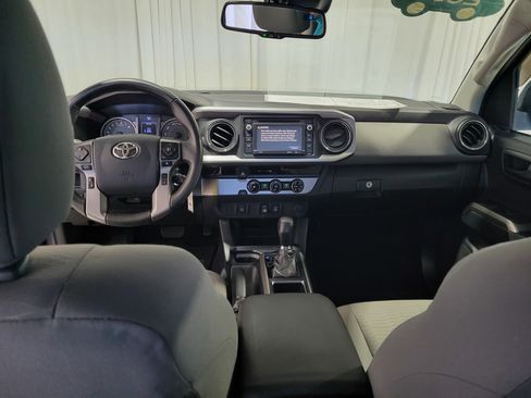 Used 2018 Toyota Tacoma SR5 image 17