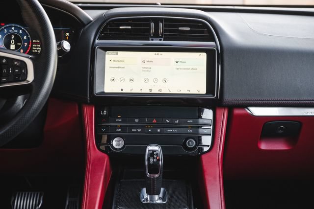 Used 2020 Jaguar F-PACE SVR AWD/4WD image 17