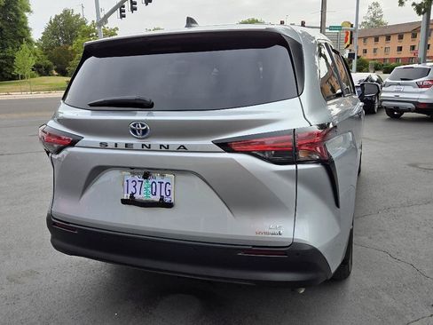 Used 2021 Toyota Sienna LE FWD image 9