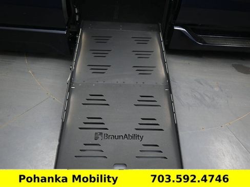 Used 2026 Toyota Sienna LE image 23