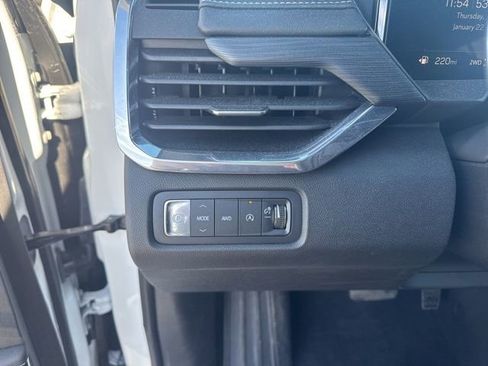 Used 2025 GMC Acadia Elevation image 16