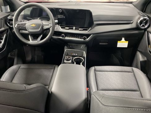 New 2026 Chevrolet Equinox LT w/ Convenience Package II image 3