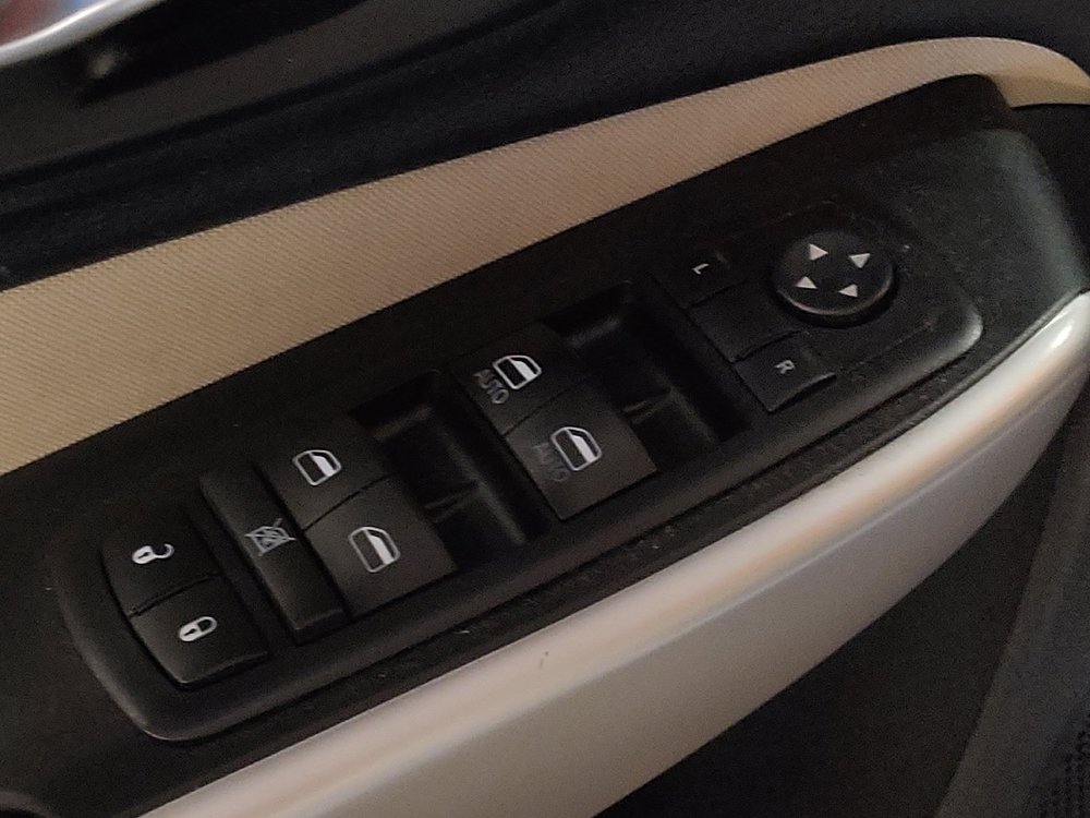 Used 2017 Jeep Cherokee Latitude FWD image 27