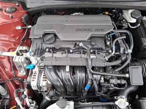 Certified 2025 Hyundai Elantra SE image 27