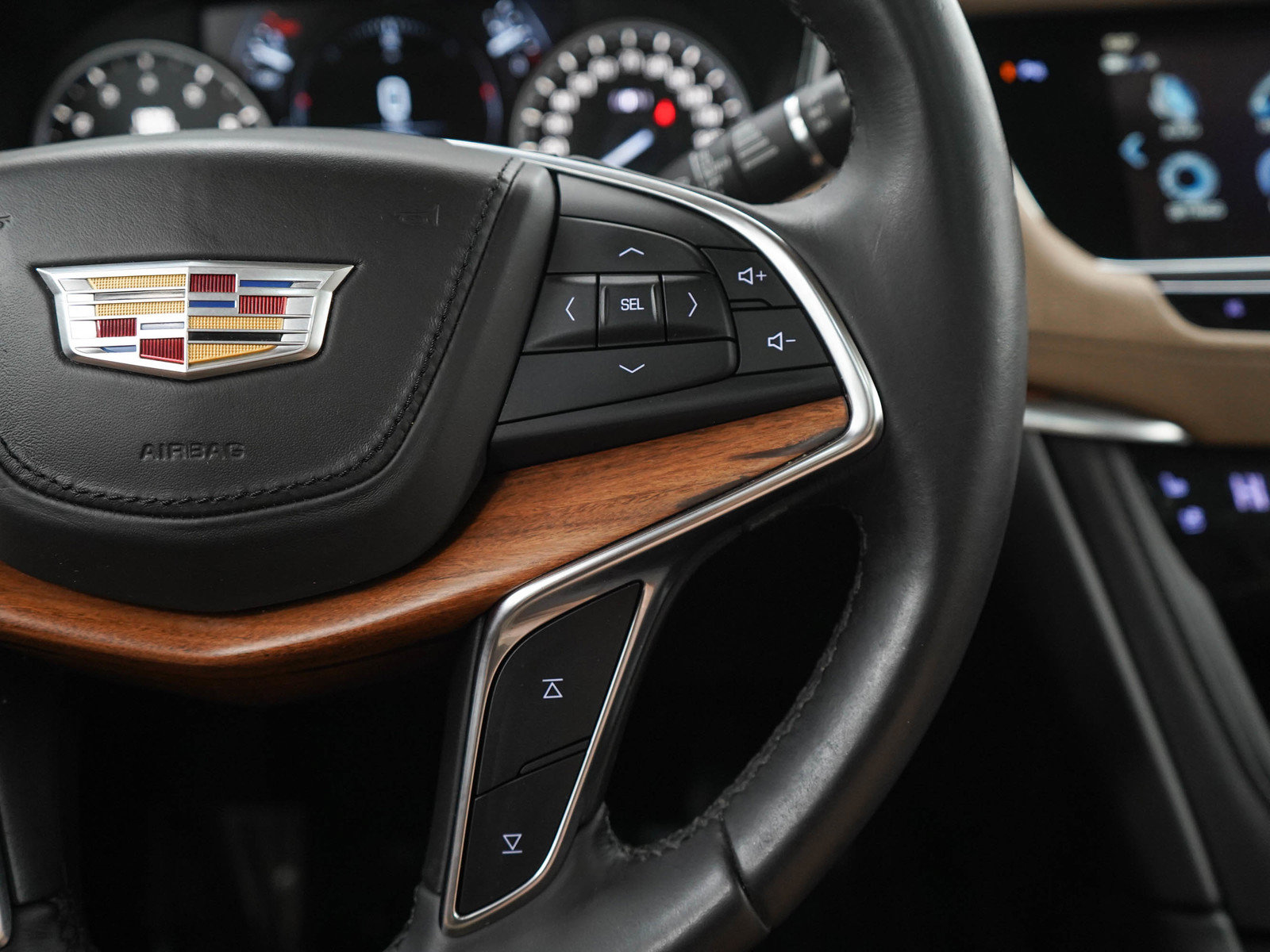 Used 2018 Cadillac XT5 Platinum AWD/4WD image 26