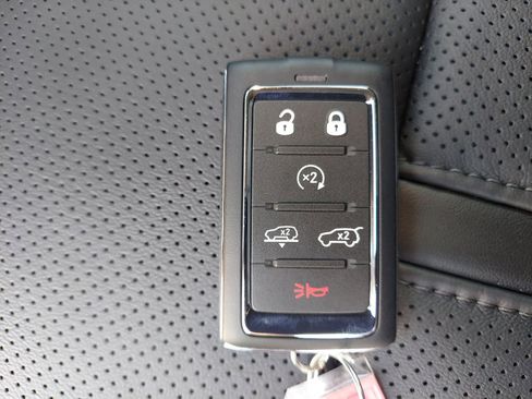 New 2026 Jeep Grand Wagoneer L Limited AWD/4WD image 33