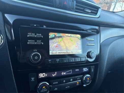 Used 2015 Nissan Rogue SV image 23