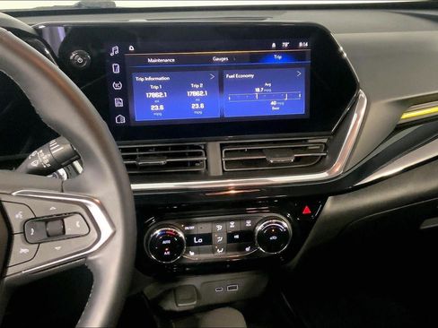 Used 2024 Chevrolet Trax ACTIV w/ Sunroof Package FWD image 6