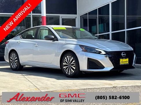Used 2025 Nissan Altima 2.5 SV FWD image 1