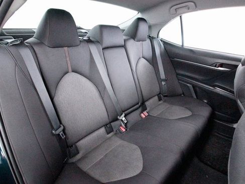 Used 2018 Toyota Camry LE image 24