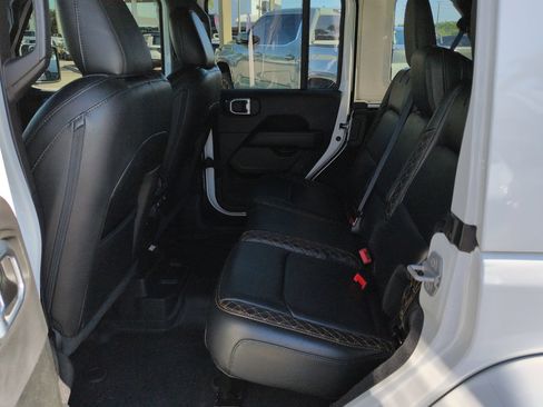 Used 2022 Jeep Wrangler Unlimited Sahara AWD/4WD image 14