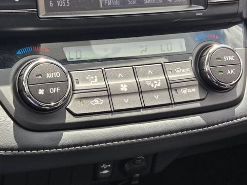 Used 2018 Toyota RAV4 XLE FWD image 27