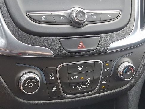 Used 2018 Chevrolet Equinox LT image 19